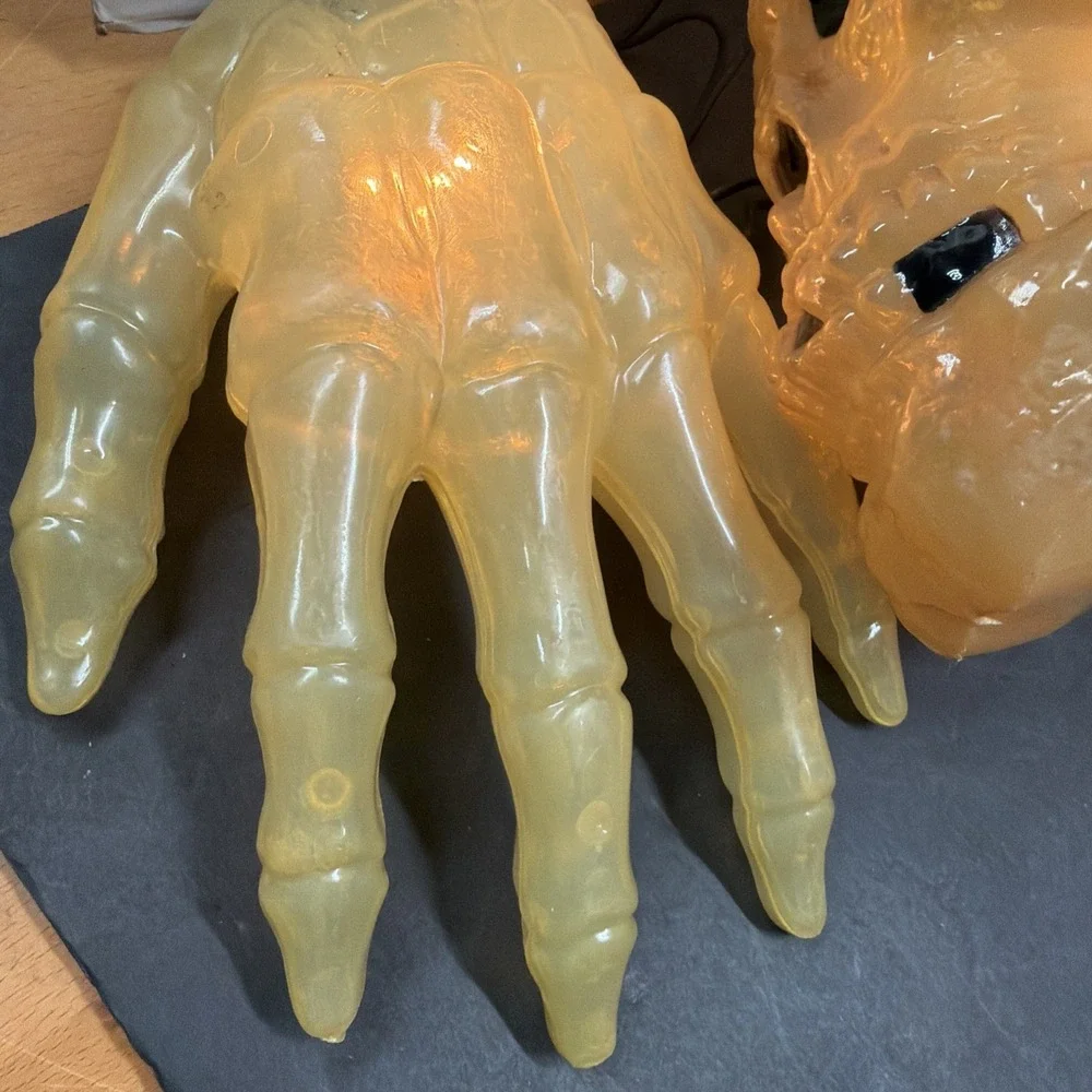 Skull Skeleton Hand Light Up Ground Breaker Halloween Decoration Scary Blow Mold